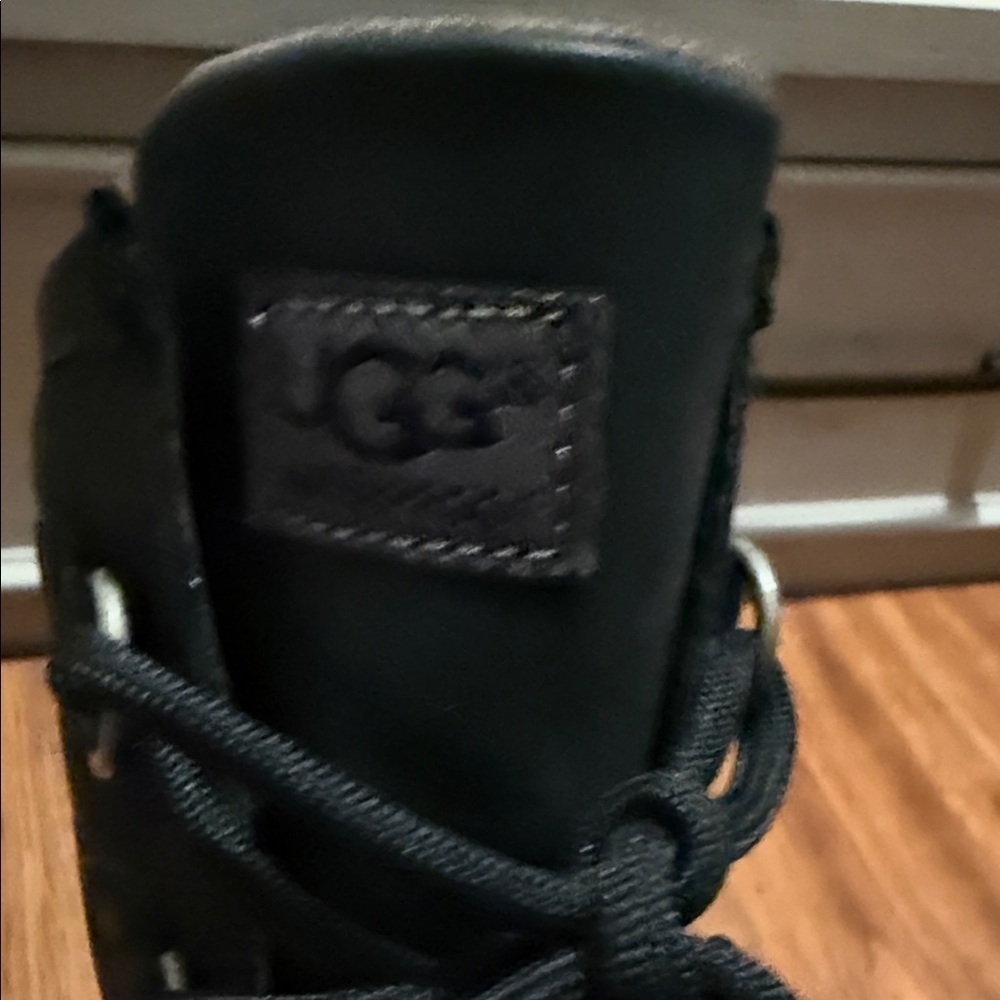 UGG Women’s Black Quilted Lace-Up Boots Sz 7 - Picture 7 of 10
